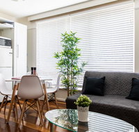 Contemporary Light Filled Boutique 2B Chapel St Apt  Parking - Newcastle Accommodation