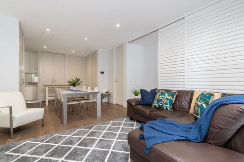 Convenience And Luxury In Carnegie - Newcastle Accommodation 0
