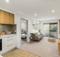 cool quiet modern secure walking distance to Perth and landmarks - Newcastle Accommodation