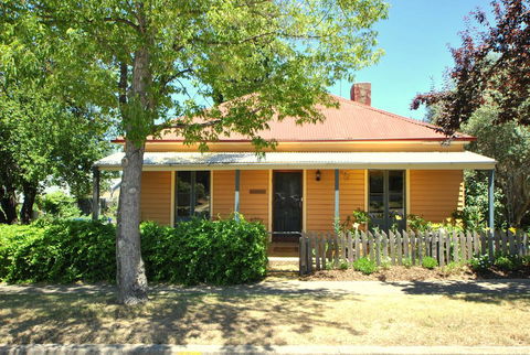 Cooma Cottage - Newcastle Accommodation 0