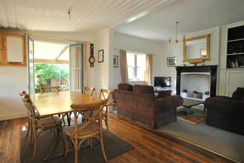 Cooma Cottage - Newcastle Accommodation 1