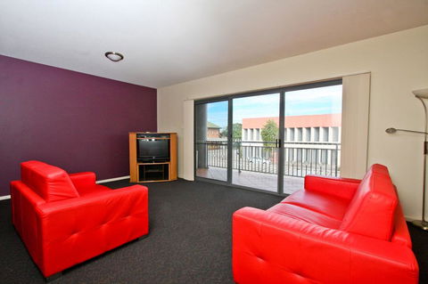 Cosmopolitan Apartments - Newcastle Accommodation 2