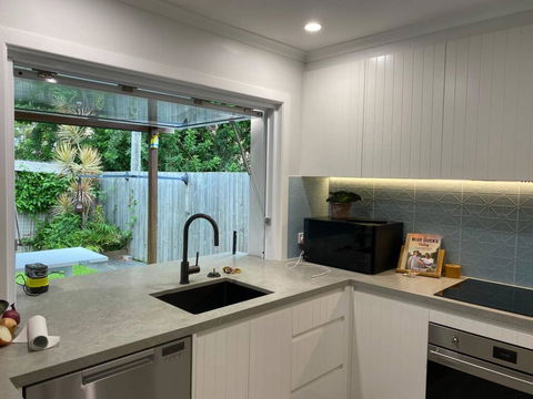 Cosy Backyard Apartment Close To Miami Beach - Newcastle Accommodation 1