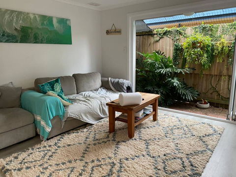 Cosy Backyard Apartment Close To Miami Beach - Newcastle Accommodation 0
