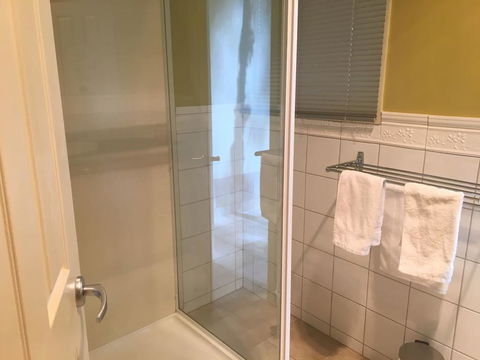 Cottage 1 Relax And Self Isolate In With Hot Tub - New Castle Tourism 3