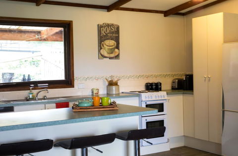 Country Lane Lysterfield - Newcastle Accommodation 2