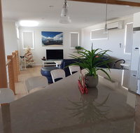 Cozzys Condo Luxury Beach House - Newcastle Accommodation