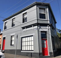 Cromwell Apartment - 3 Red Doors Battery Point - Newcastle Accommodation