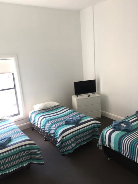 Crown Inn Hotel - New Castle Tourism 2