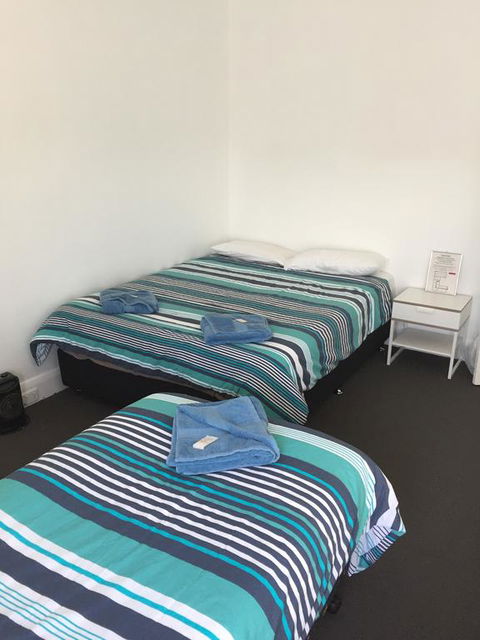 Crown Inn Hotel - New Castle Tourism 0