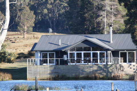 Currawong Lakes Tasmania - New Castle Tourism 0
