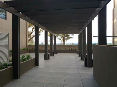 Deakin 2Bed 2Bath And Free Parking - Newcastle Accommodation 1