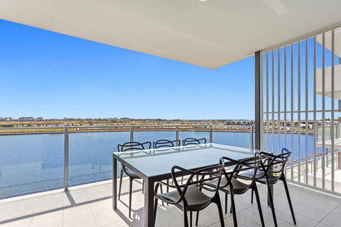 Direct Hotels - North Shore Kawana - New Castle Tourism 0