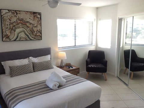 Direct Hotels - North Shore Kawana - New Castle Tourism 3
