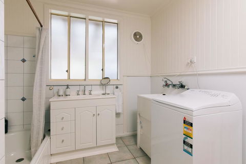 DOVESTONES BY THE SEA - INVERLOCH - Newcastle Accommodation 2