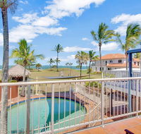 Driftwood on the Beach - Newcastle Accommodation