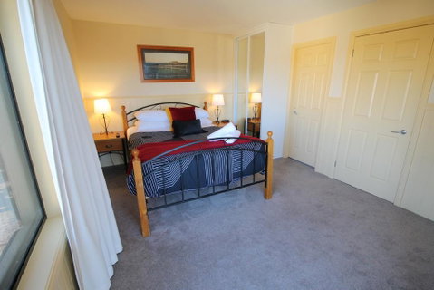 Dromaius 5 - Great Views Of The Snowy Mountains - Newcastle Accommodation 3