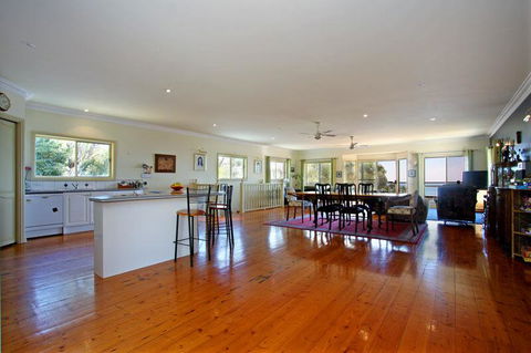Dromana Dreaming - Newcastle Accommodation 1