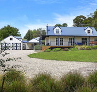Duncraig House - open fireplace spa pet friendly - Newcastle Accommodation