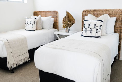 Dune Beach Front Apartment 15 - Newcastle Accommodation 2