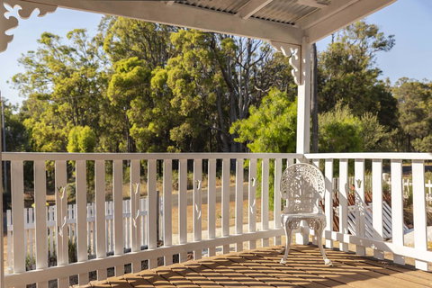 Dwellingup Retreat - Newcastle Accommodation 1