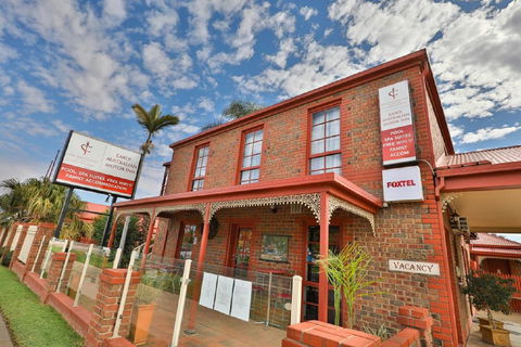 Early Australian Motor Inn - New Castle Tourism 0
