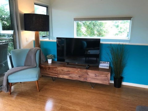 Easy Breezy Beach Shack - Newcastle Accommodation 1