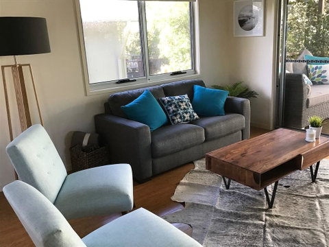 Easy Breezy Beach Shack - Newcastle Accommodation 2