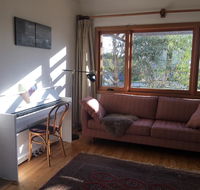 Eco-renovated light-filled house on a hill - New Castle Tourism