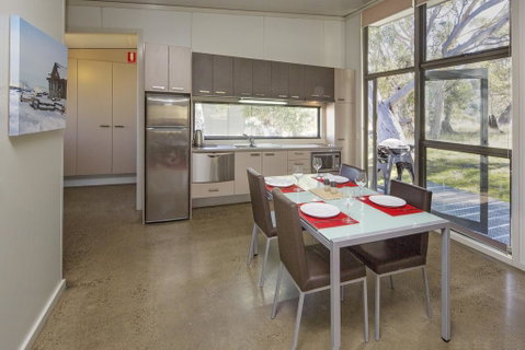 Ecocrackenback 19 - Sustainable Chalet Close To The Slopes - Newcastle Accommodation 3