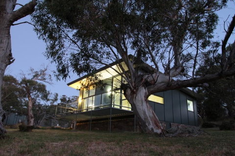 Ecocrackenback 4 - Sustainable Chalet Close To The Slopes - Newcastle Accommodation 0