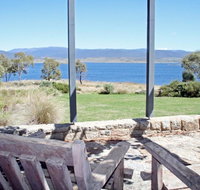 Edzell - Stunning Waterfront Home - Newcastle Accommodation