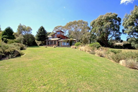 Edzell - Stunning Waterfront Home - Newcastle Accommodation 1