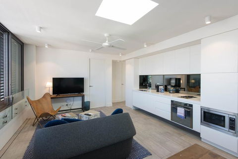EIGHT TWO NINE TWO IV: BONDI BEACH - Newcastle Accommodation 1