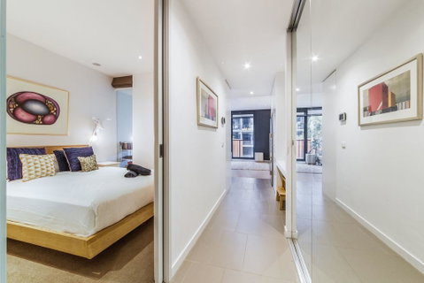 Elegant 1 Bed 1 Bath & Free Parking - Newcastle Accommodation 0