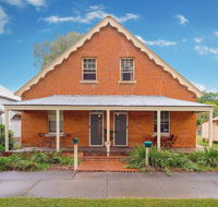 Eliza 1875 Red Brick Duplex Townhouse - Newcastle Accommodation
