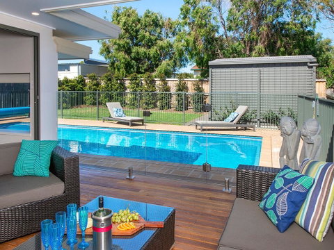 Emerald - Coastal Walk, Swimming Pool, Pet Friendly - Newcastle Accommodation 0