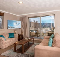 Erulisse-Spacious townhouse with magical lake views - Newcastle Accommodation