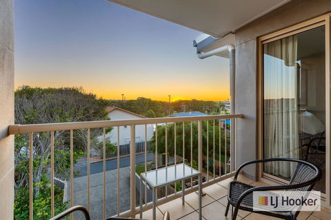 EXCLUSIVE OCEAN VIEW PENTHOUSE ON MARINE PARADE - Newcastle Accommodation 2