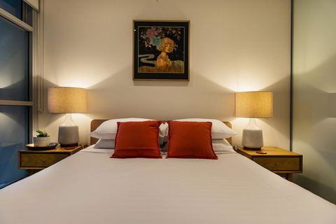 Explore Sydney From A Peaceful Modern Apartment - Newcastle Accommodation 1