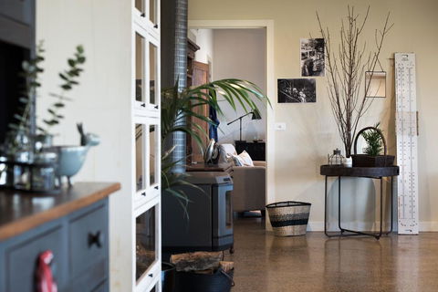 Farmer Smith Estate - Sunrise Retreat - New Castle Tourism 0