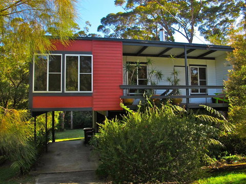 Finisterre Beach House - Newcastle Accommodation 0