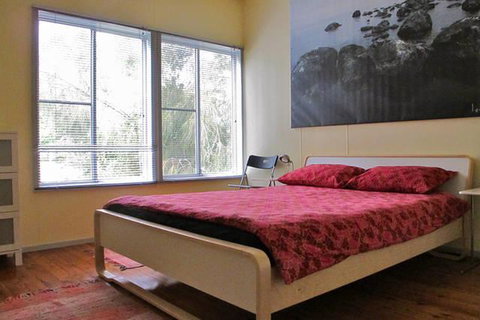 Finisterre Beach House - Newcastle Accommodation 2