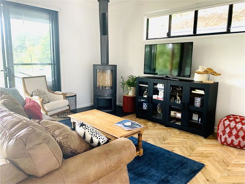 Fletchers Ridge Brand New Luxury Guest House - Newcastle Accommodation 2