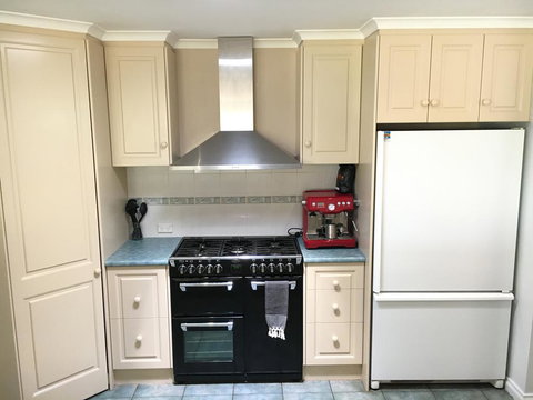 Fox Farm - Entire House Sleeps 12 Ppl - Newcastle Accommodation 3