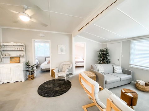 Frangipani Cottage - Newcastle Accommodation 2