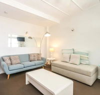 Funky 1 Bedroom Beach Pad by the Beach - Newcastle Accommodation