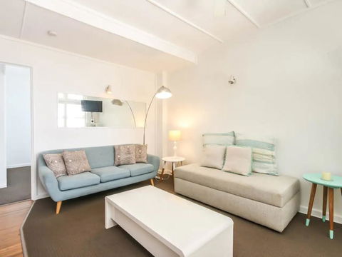 Funky 1 Bedroom Beach Pad By The Beach - Newcastle Accommodation 0