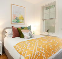 Funky Inner West Studio with Patio 20 Min from CBD - Newcastle Accommodation