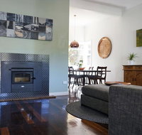 Gallery House Dwellingup - Newcastle Accommodation